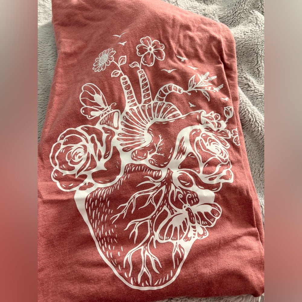 Mauve Graphic Tee with Floral Heart Design